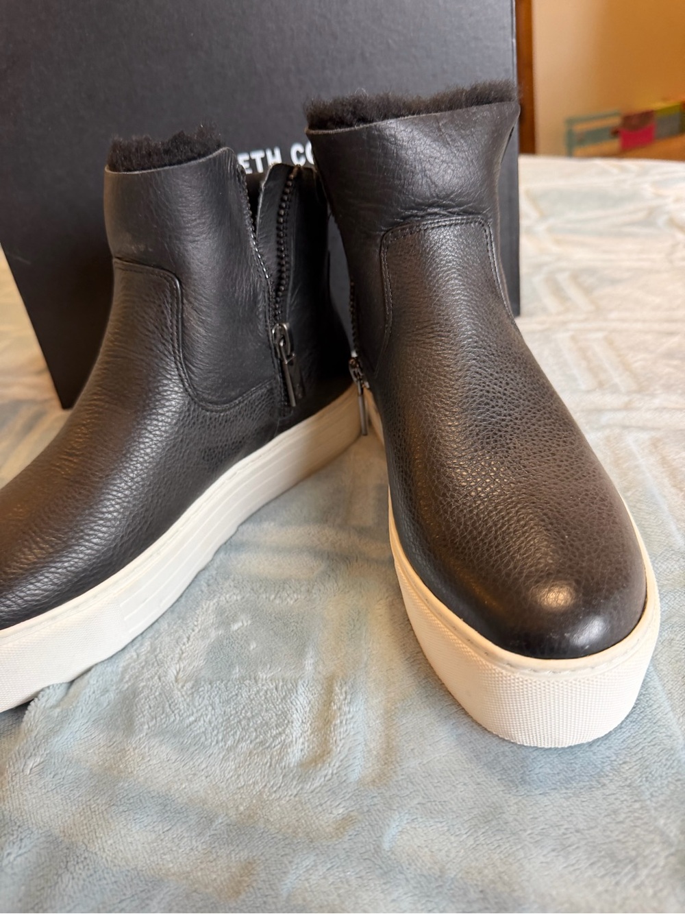 Kenneth Cole leather platform sole fuzzy lined zip up boots